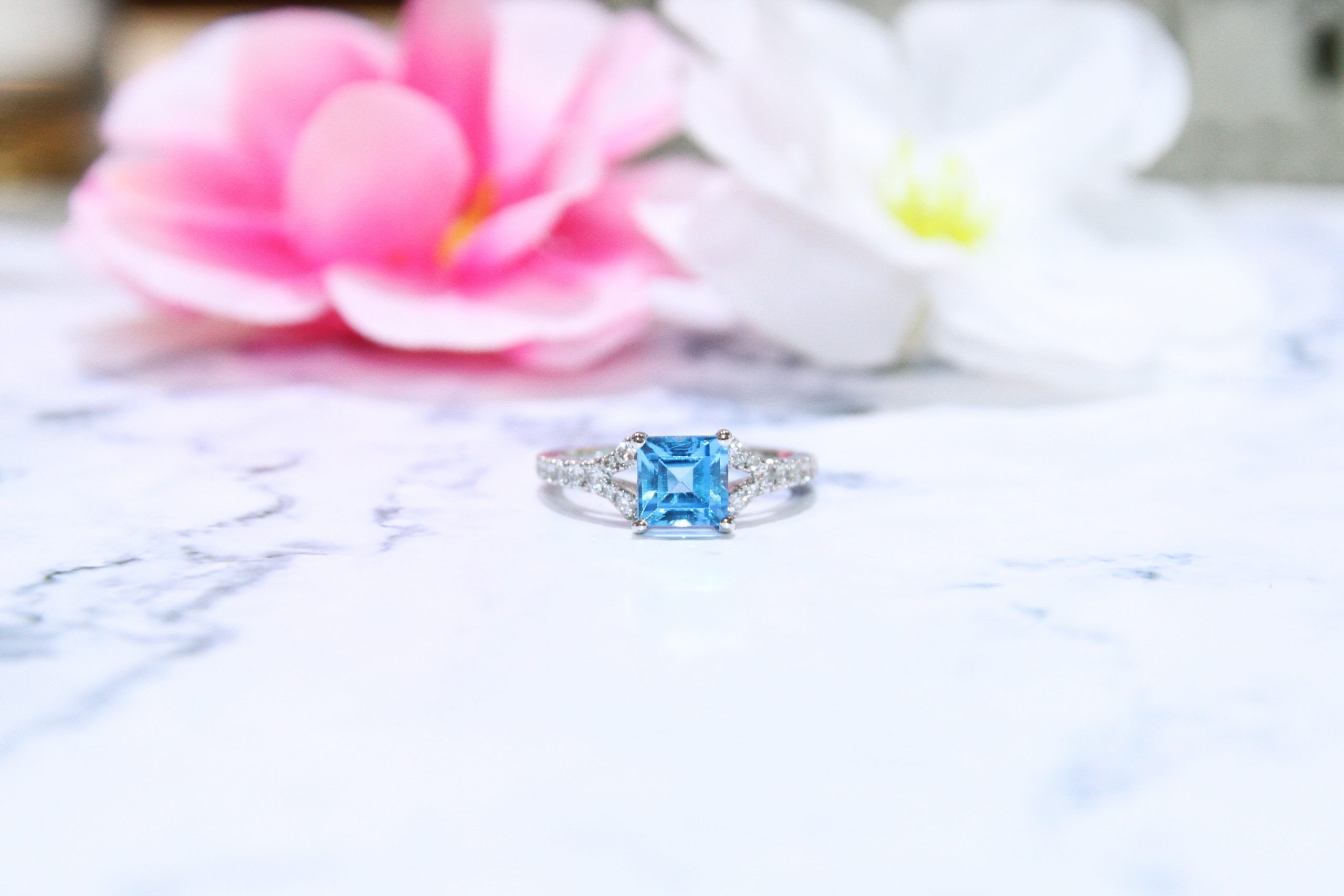 Gold blue hot sale diamond ring